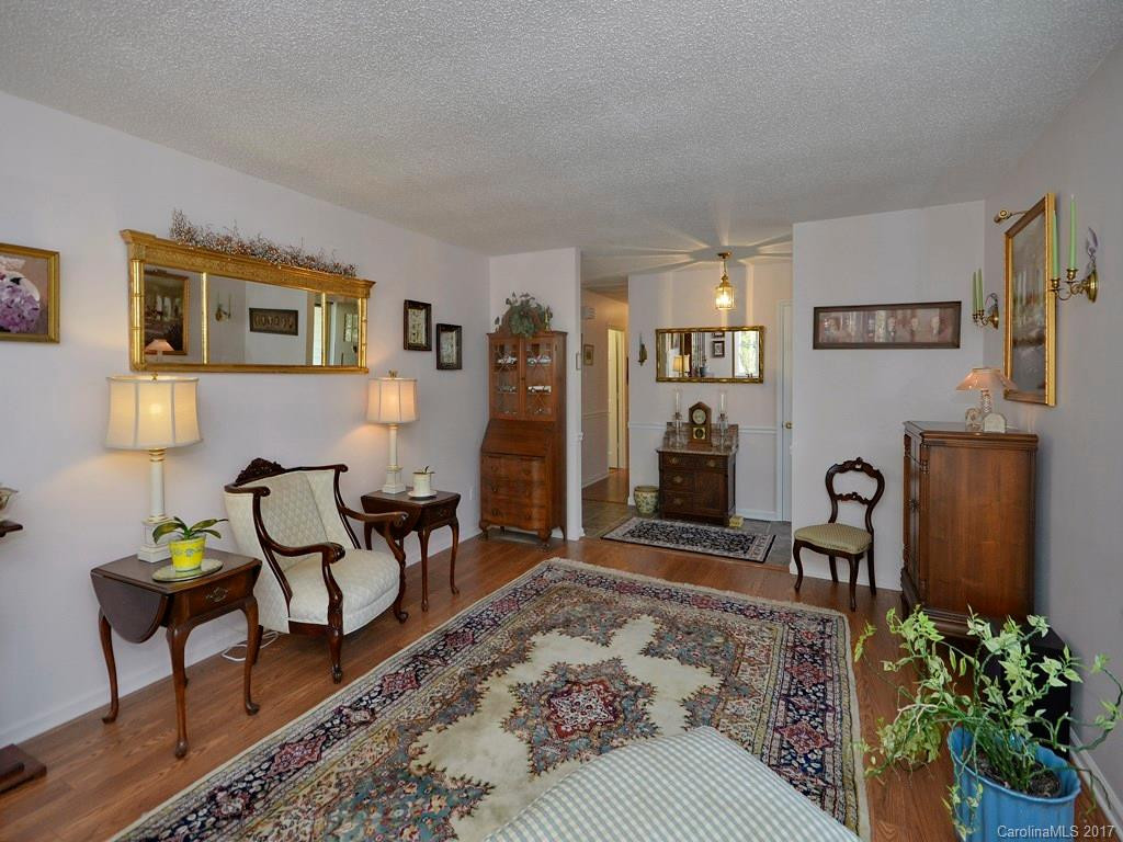 186 Haywood Knolls Drive #200 - Photo 3
