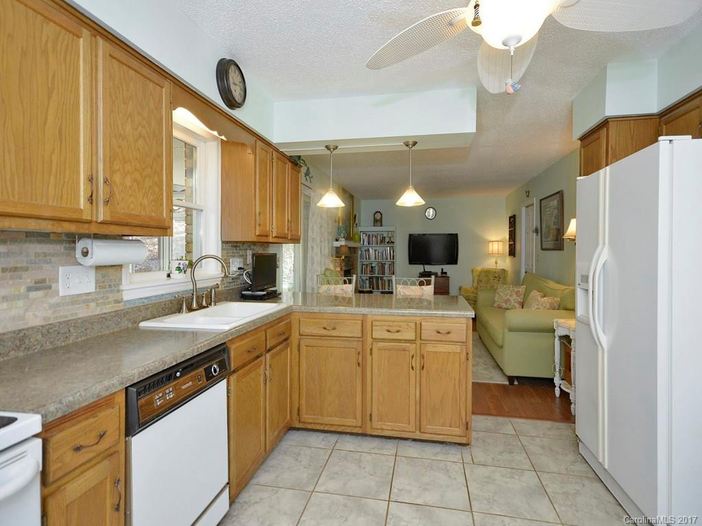 186 Haywood Knolls Drive #200 - Photo 8