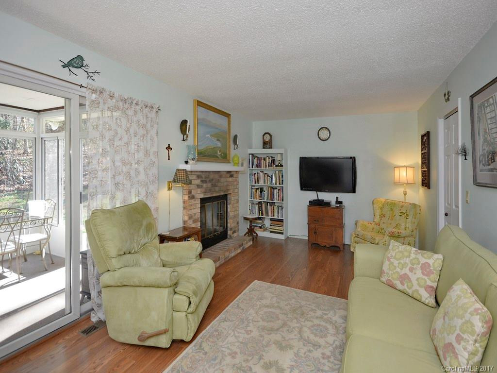 186 Haywood Knolls Drive #200 - Photo 9