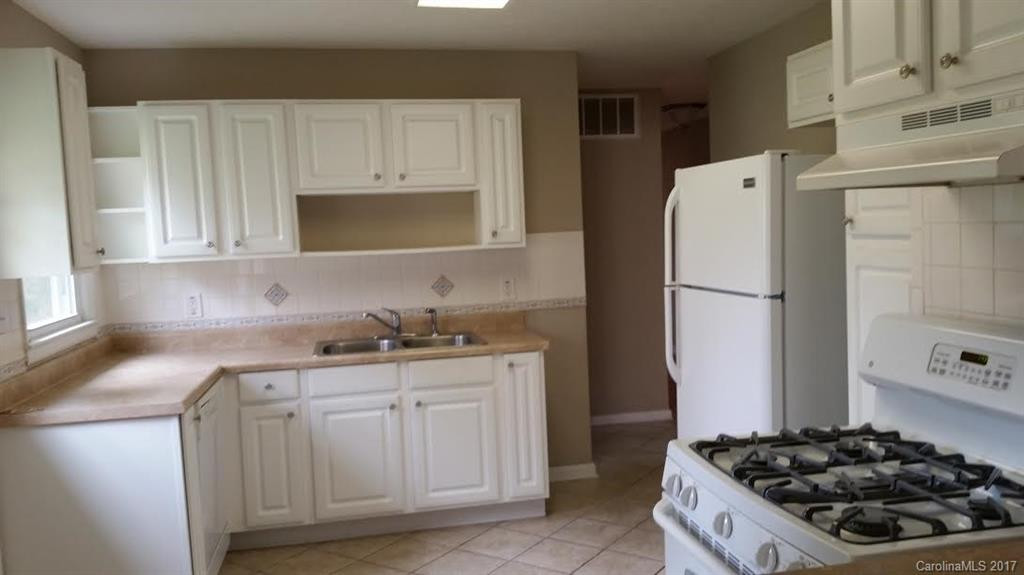 216 Lyndale Road - Photo 4