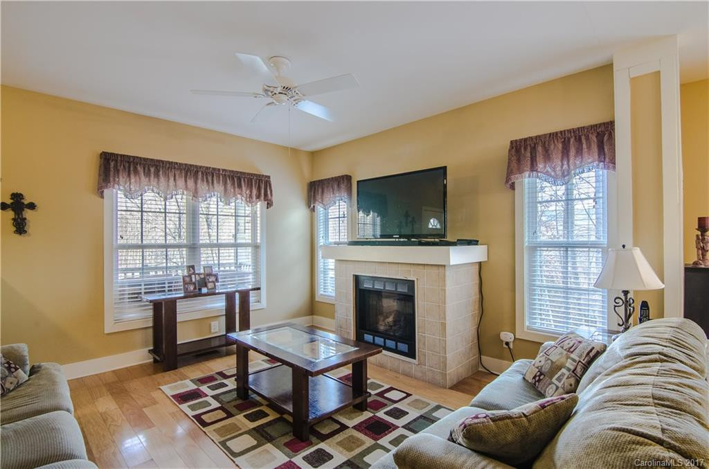 275 Newberry Drive - Photo 3