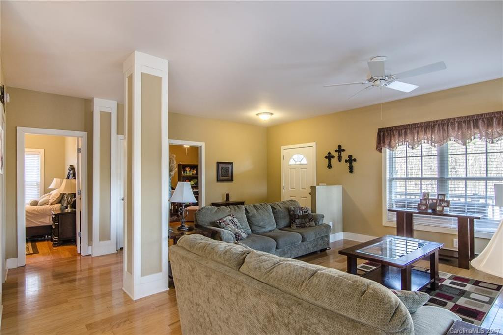 275 Newberry Drive - Photo 5