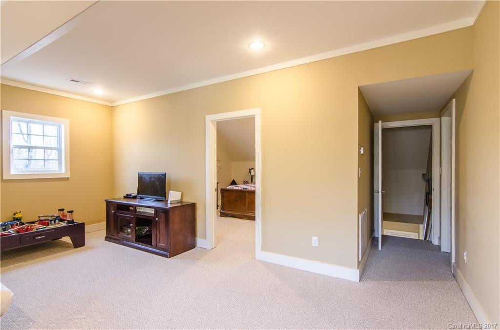 275 Newberry Drive - Photo 8