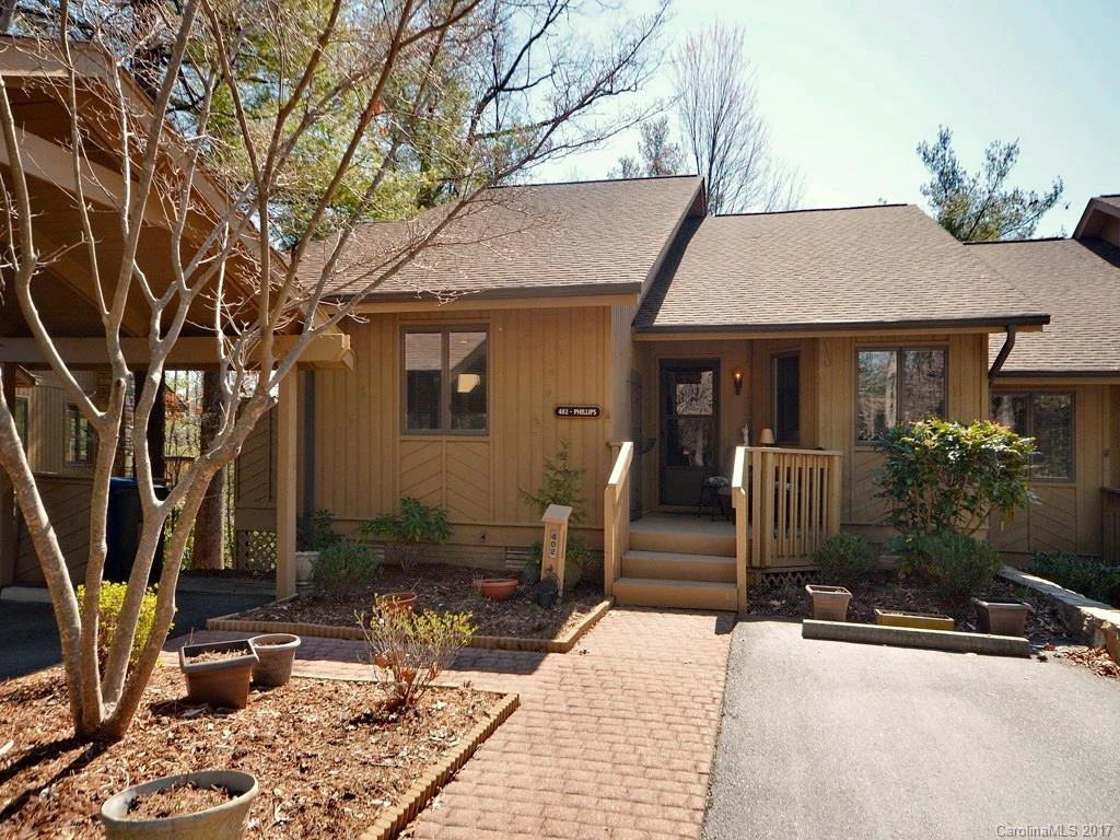 402 Water Oak Lane #402