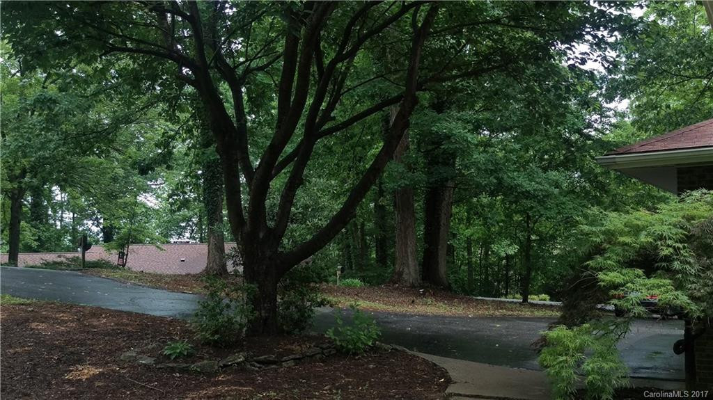 720 Greenwood Drive - Photo 2