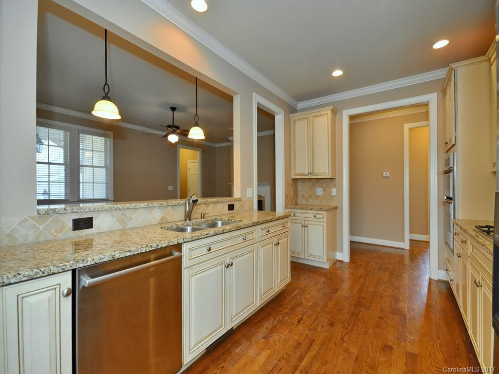 23 Dearborn Street - Photo 8