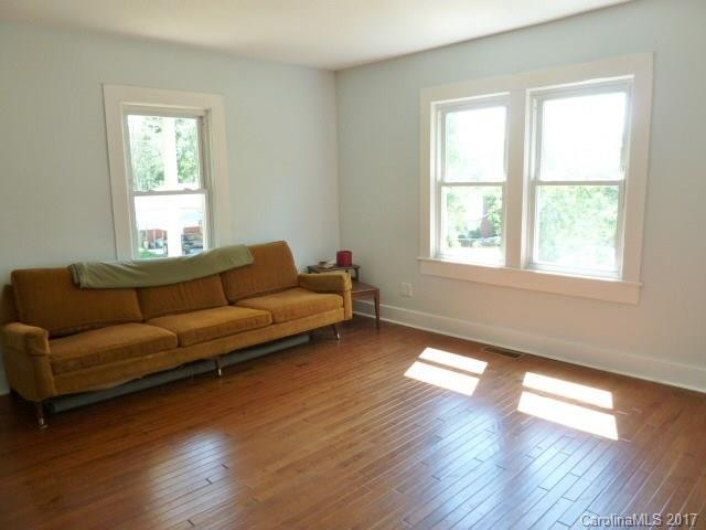 183 Pennsylvania Avenue - Photo 2