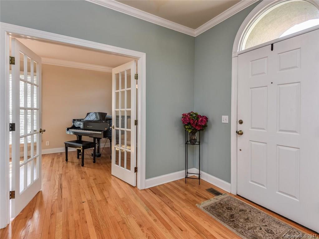 1034 Columbine Road - Photo 2