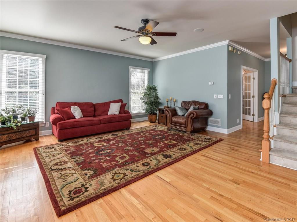1034 Columbine Road - Photo 4