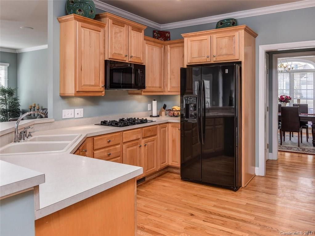1034 Columbine Road - Photo 6