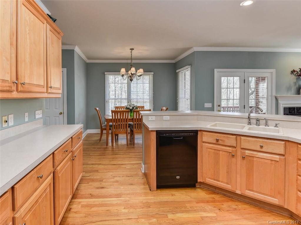 1034 Columbine Road - Photo 8