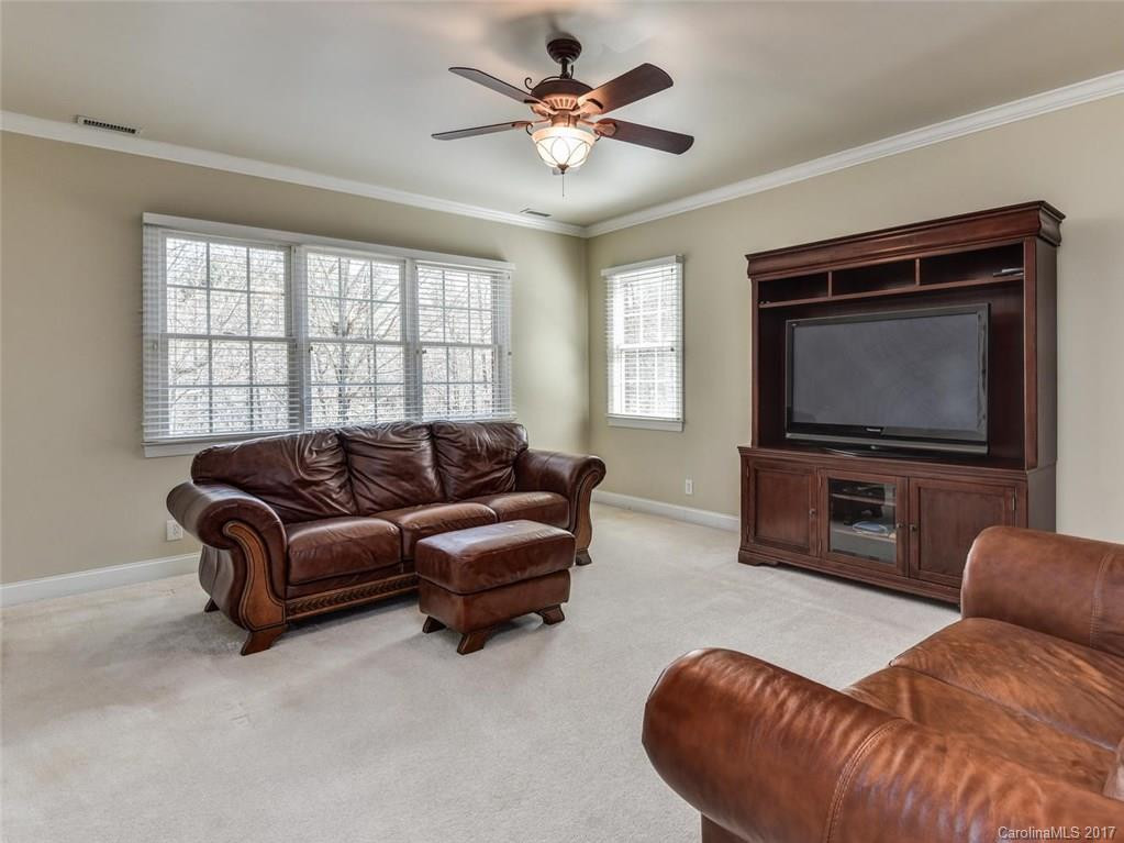 1034 Columbine Road - Photo 10