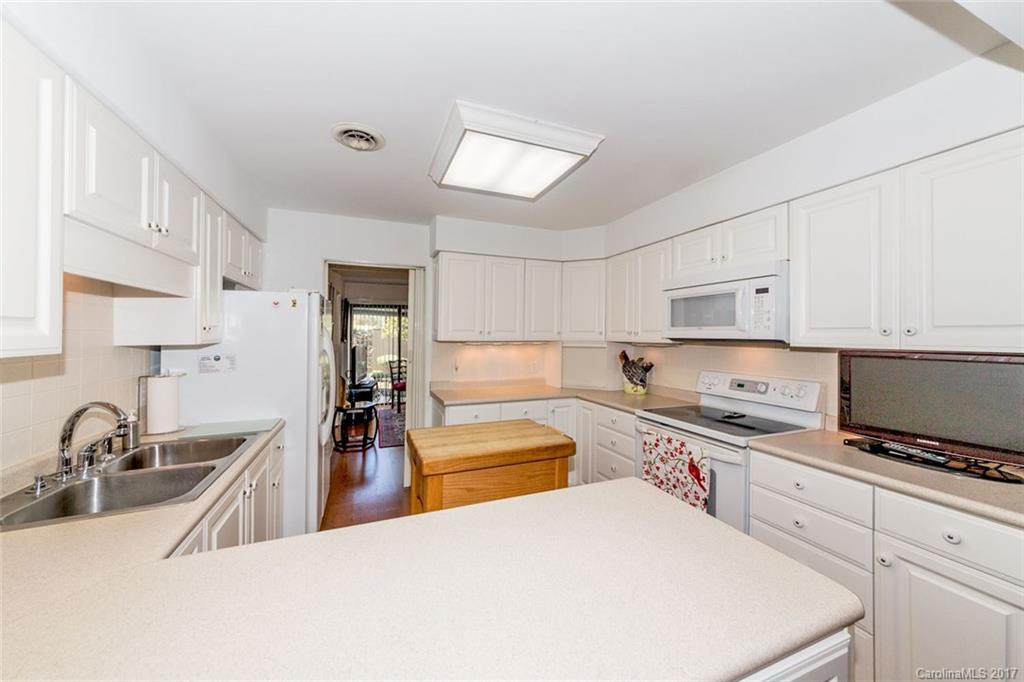 2 Lakemoor Lane #2 - Photo 4