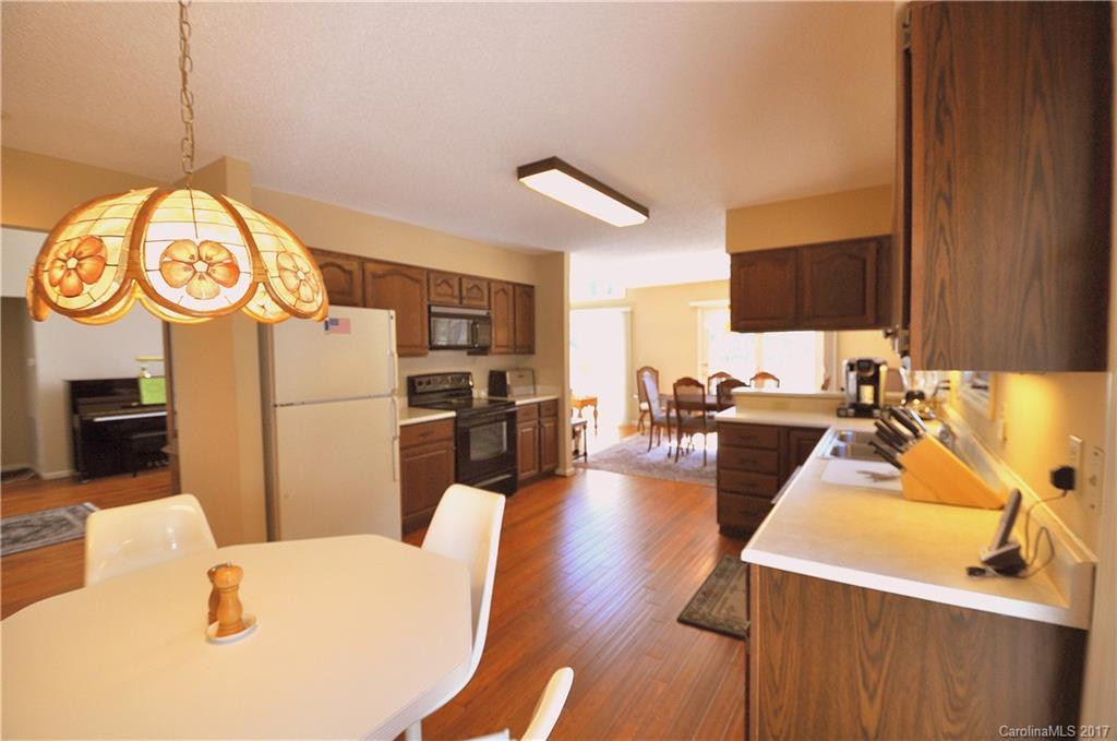 106 Broadmoor Drive - Photo 11