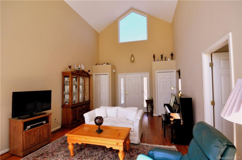 106 Broadmoor Drive - Photo 8