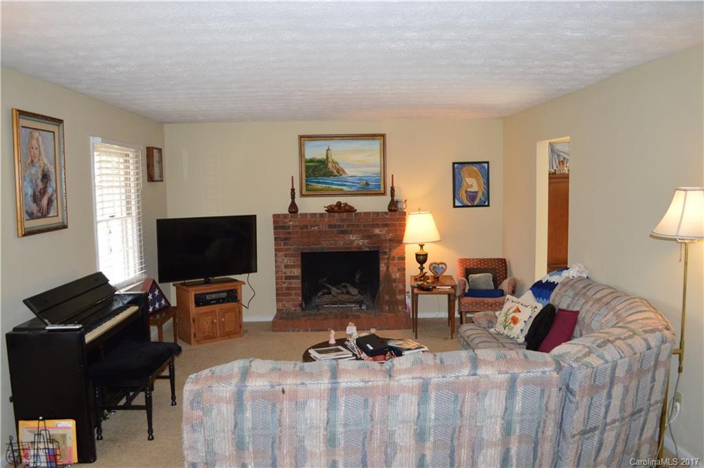 5 Holly Hill Court - Photo 2