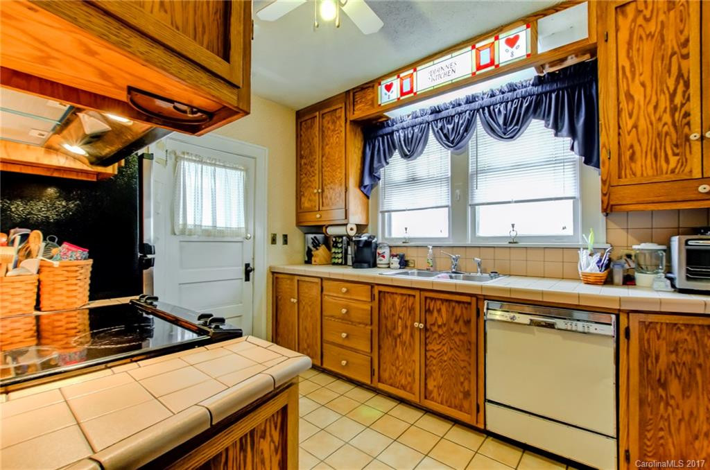 605 Fairview Road - Photo 6