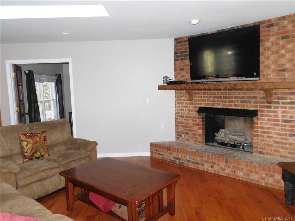 190 Timberlane Drive - Photo 2