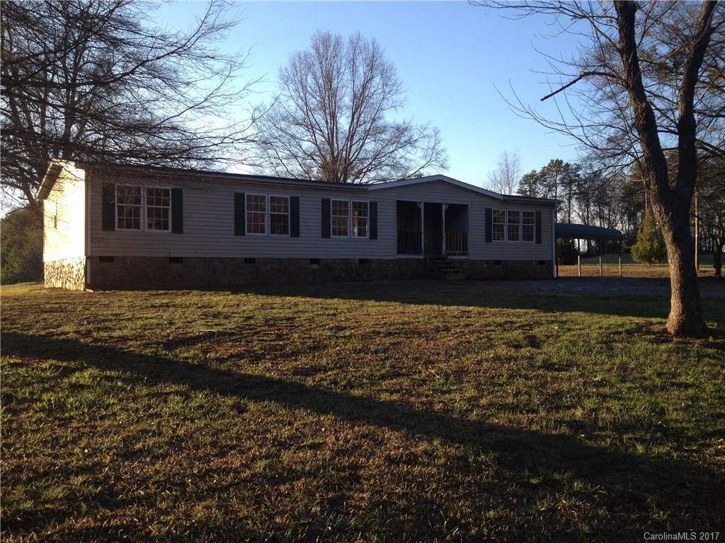 182 Hawthorne Lane