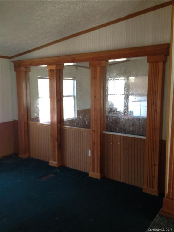182 Hawthorne Lane - Photo 5