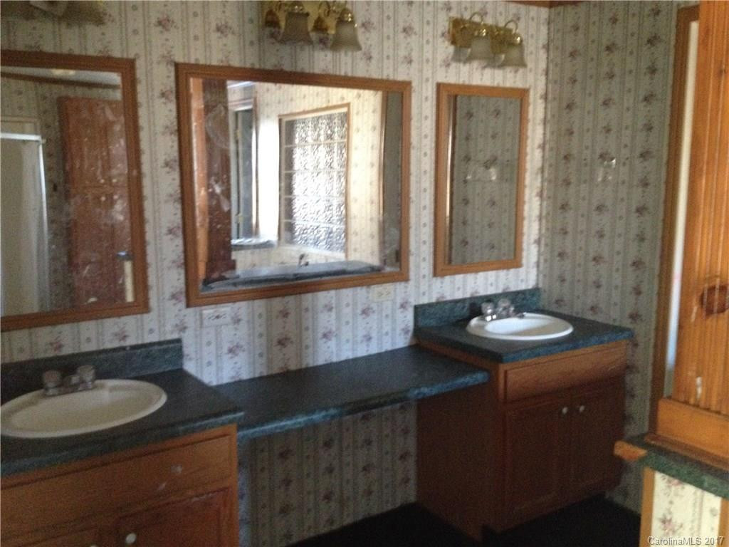 182 Hawthorne Lane - Photo 8