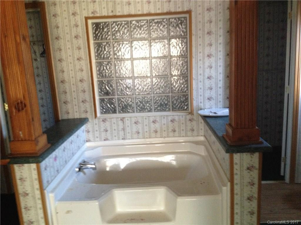 182 Hawthorne Lane - Photo 10