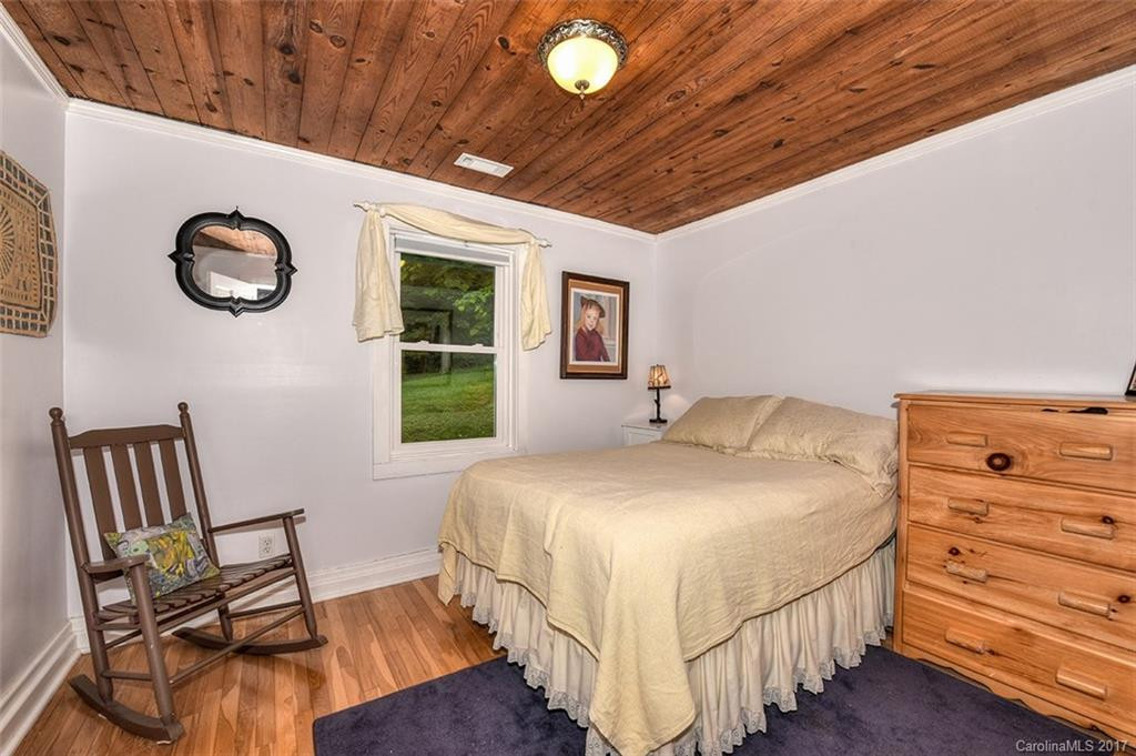 307 Tanglewood Road - Photo 2