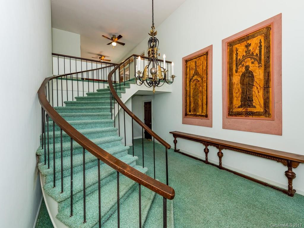 336 Fairway Drive - Photo 2