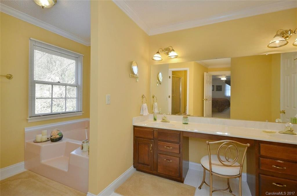 1026 Windsor Drive - Photo 11