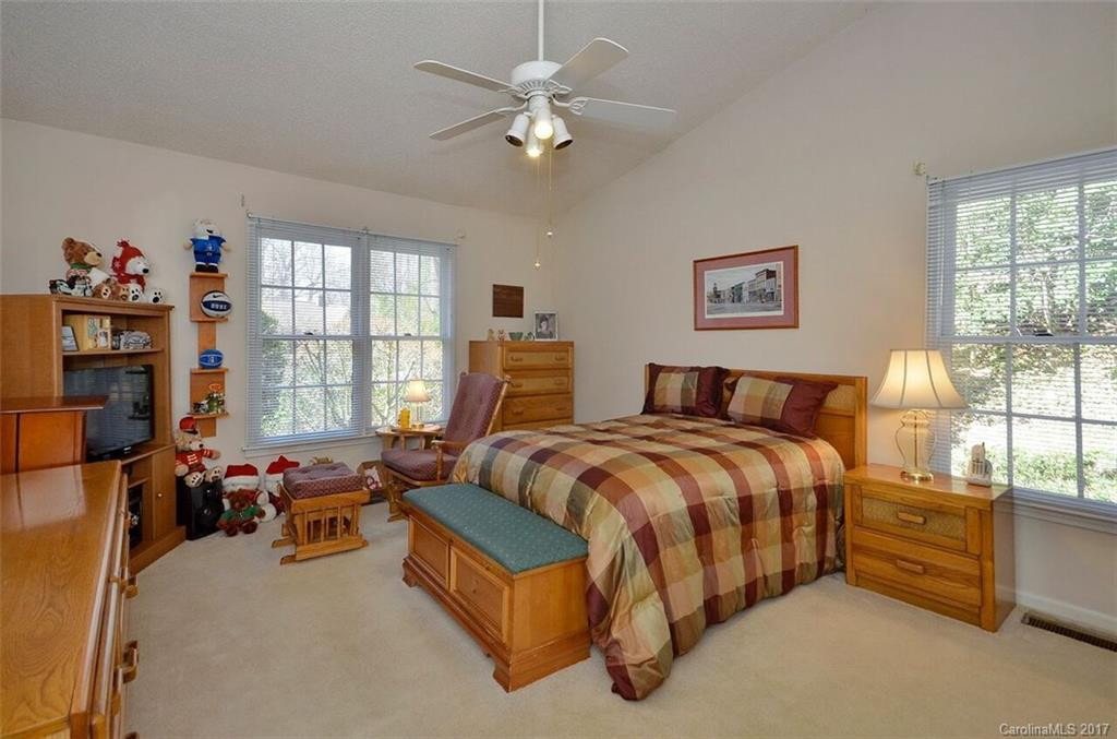 1026 Windsor Drive - Photo 12