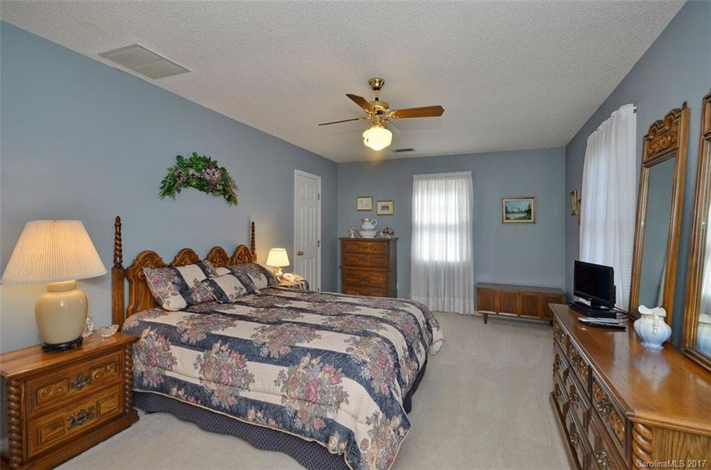 1026 Windsor Drive - Photo 13
