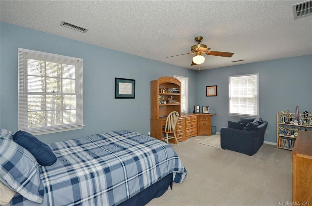 1026 Windsor Drive - Photo 14