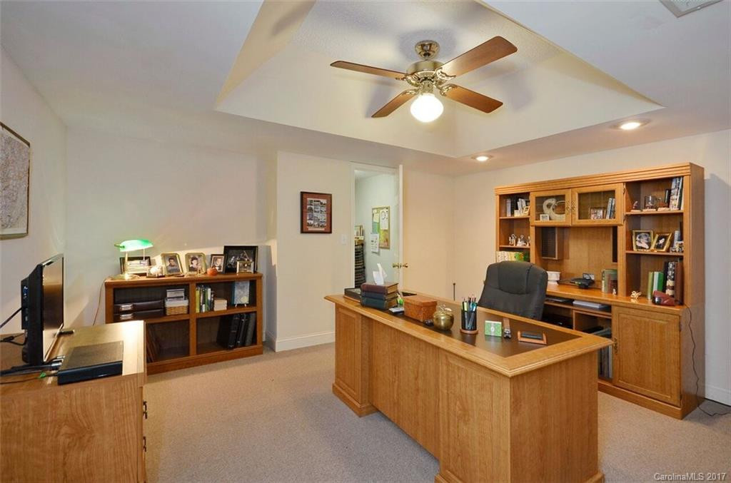 1026 Windsor Drive - Photo 18