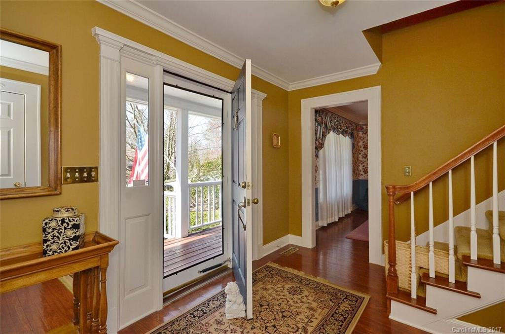 1026 Windsor Drive - Photo 3