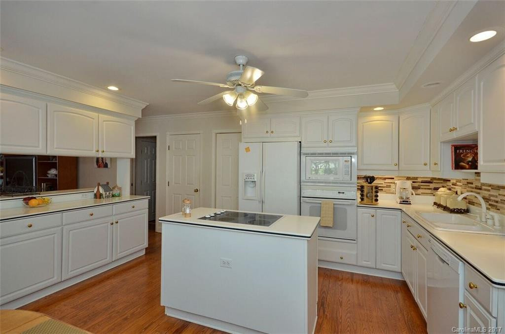 1026 Windsor Drive - Photo 4