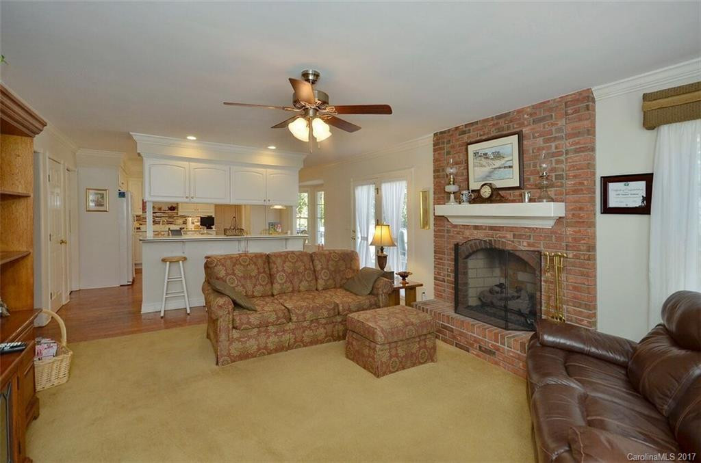 1026 Windsor Drive - Photo 6