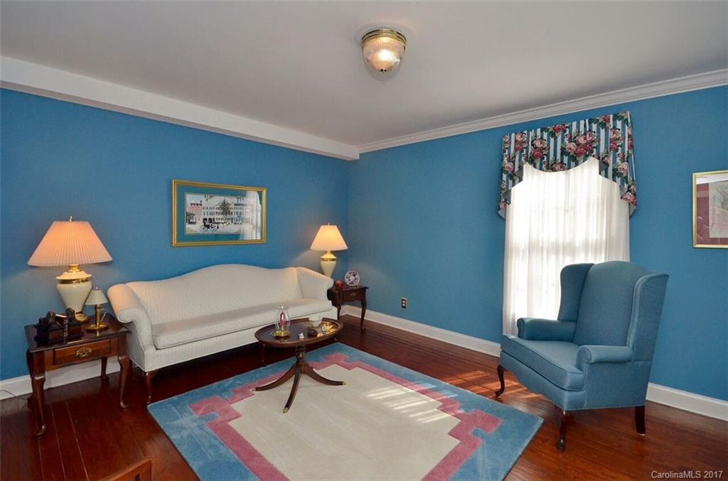 1026 Windsor Drive - Photo 9