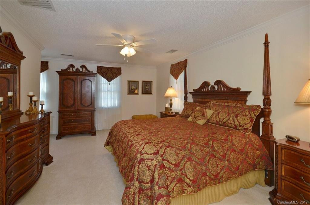 1026 Windsor Drive - Photo 10