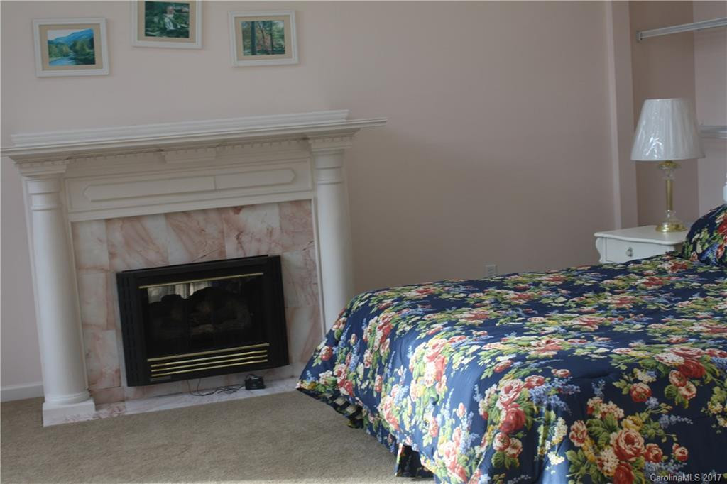 650 Creekside Drive - Photo 4