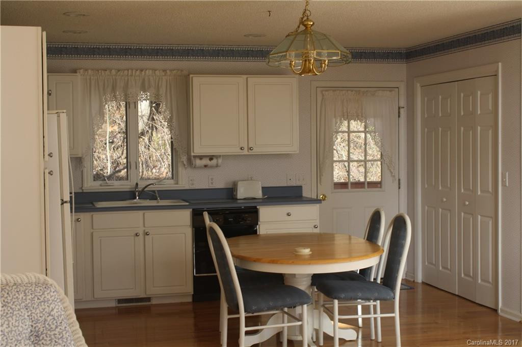 650 Creekside Drive - Photo 7