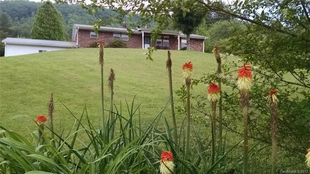 48 Crabapple Lane