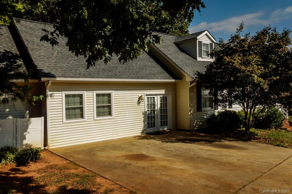284 Country Woods Drive - Photo 3