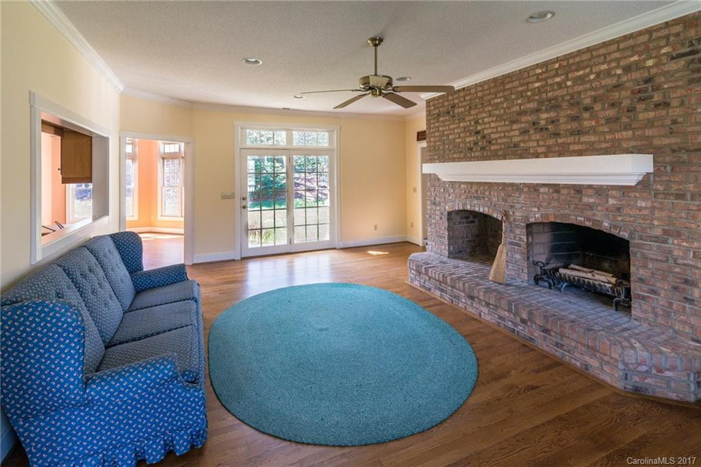 201 Tomahawk Avenue - Photo 5