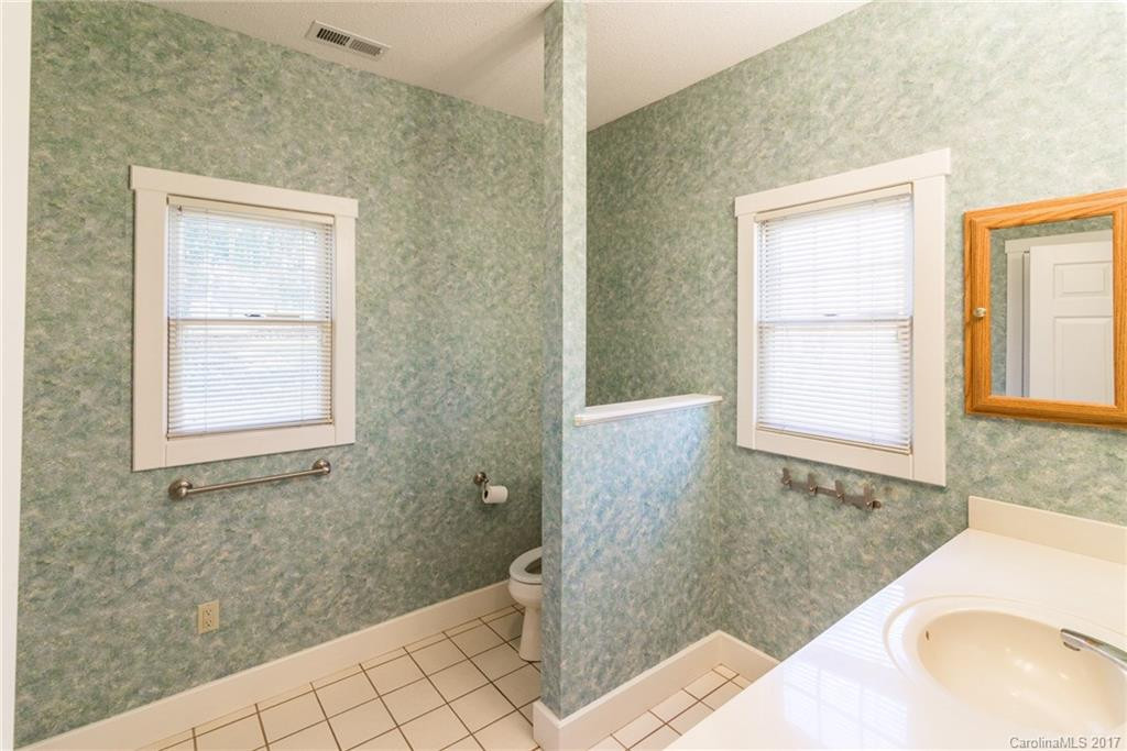 201 Tomahawk Avenue - Photo 10