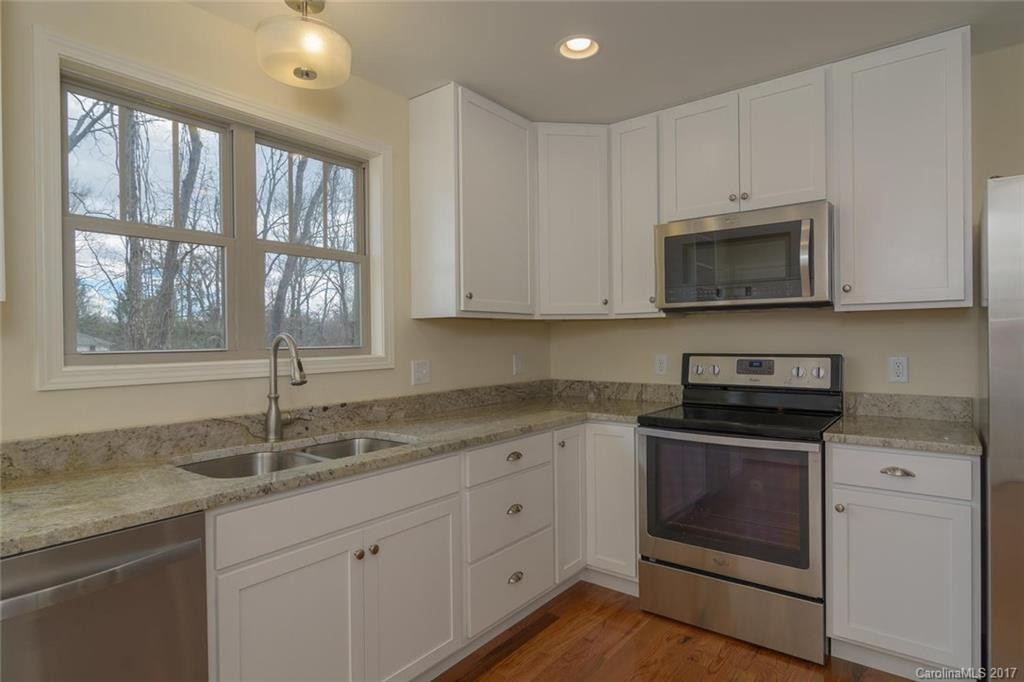 851 Emma Road - Photo 3