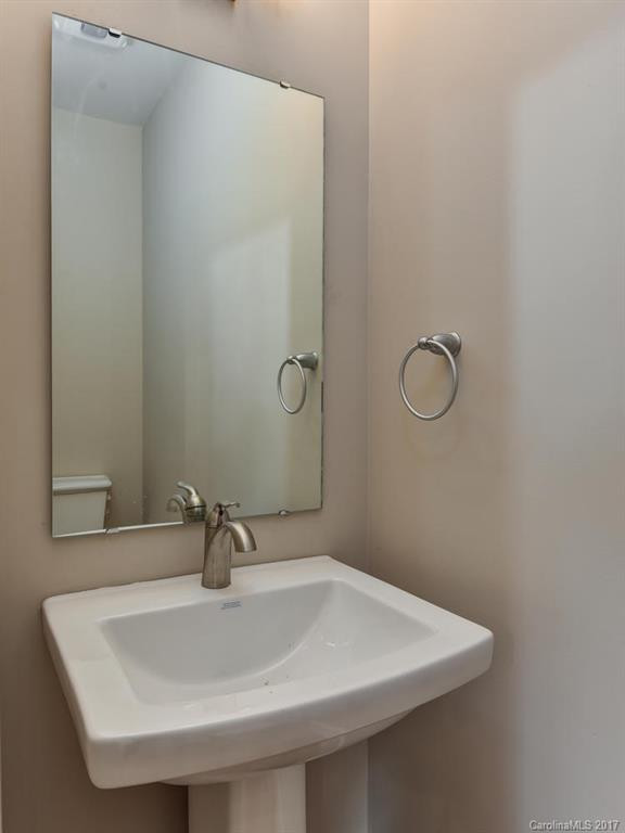 111 Noble Road - Photo 10