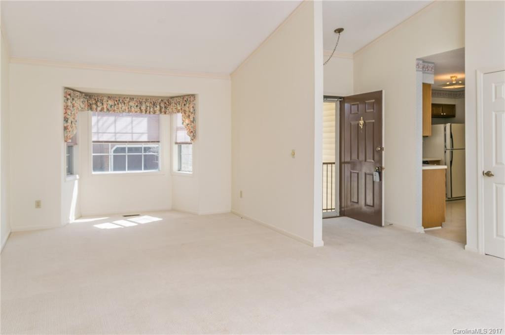 132 Exeter Court #17 - Photo 4