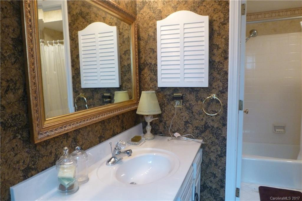 1409 Kensington Road #B-2 - Photo 18
