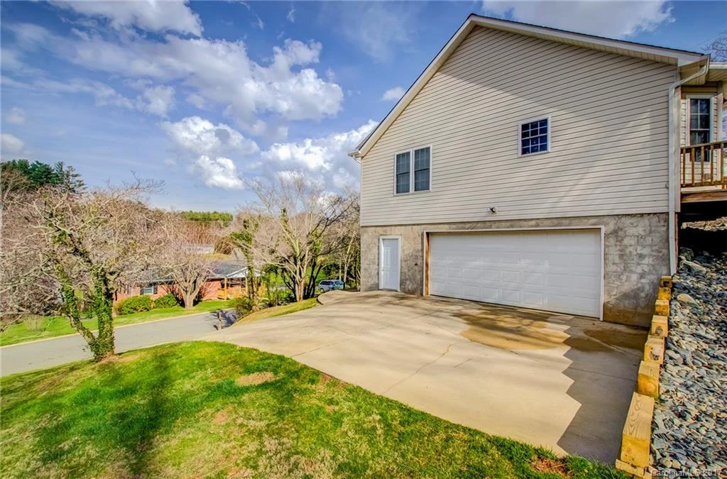 40 Meadowbrook Drive
