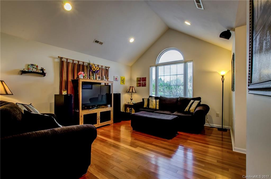 40 Meadowbrook Drive - Photo 3
